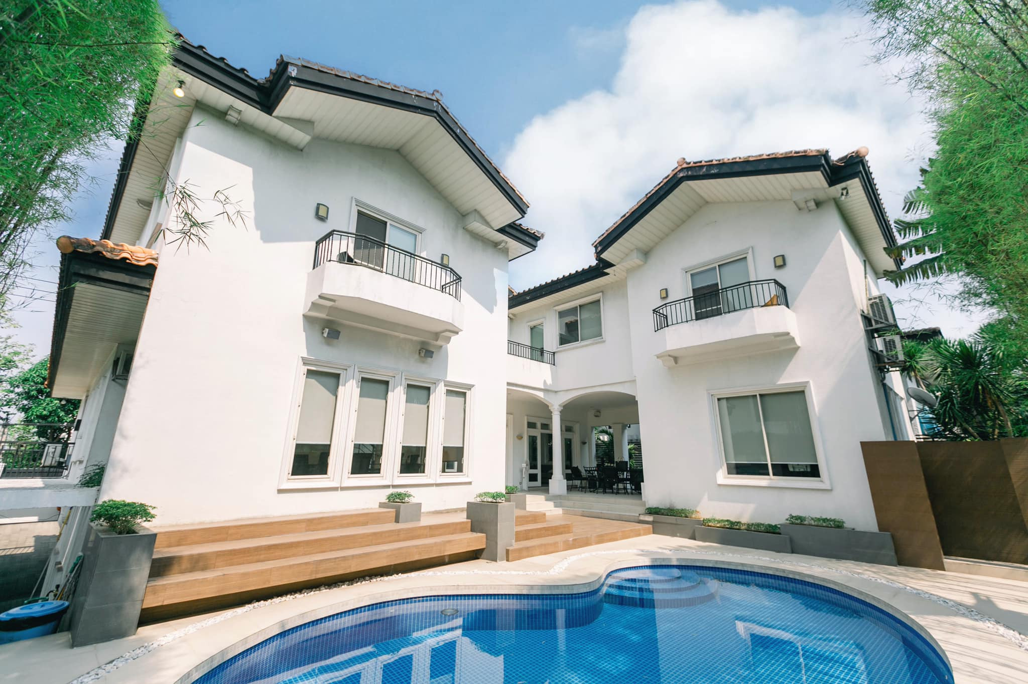 A Timelessly Modern House and Lot for Sale in Loyola Grand Villas, QC photo 1