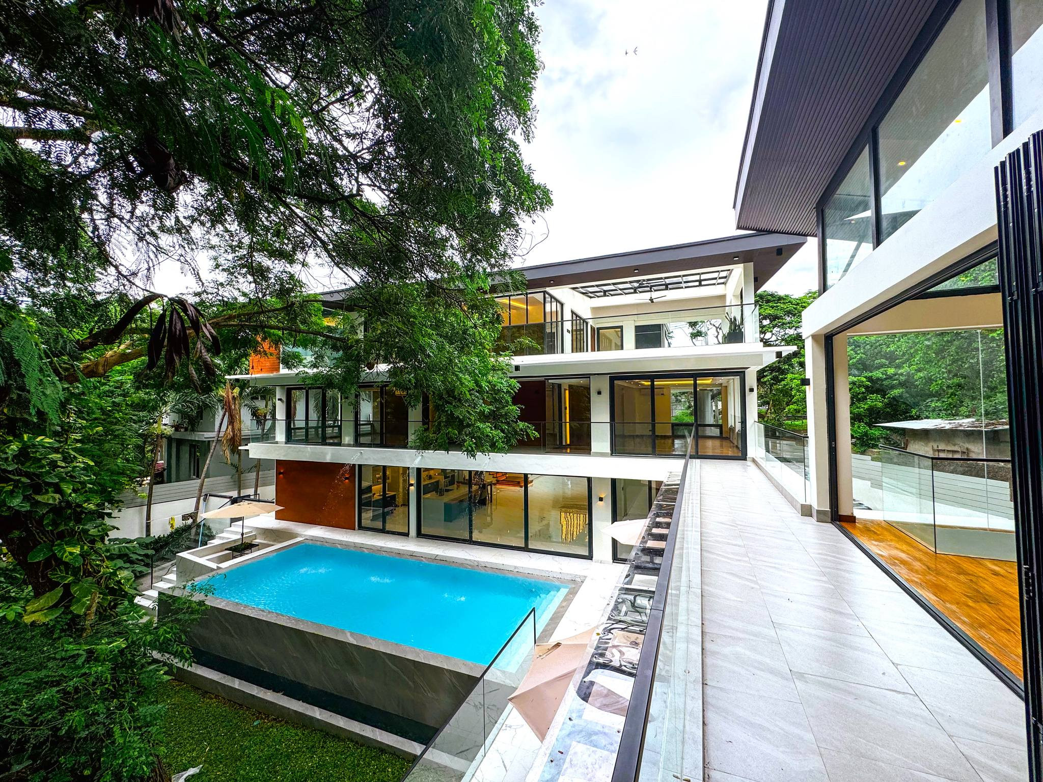 Grand 6-Bedroom House for Sale in Ayala Alabang Village, Muntinlupa photo 1
