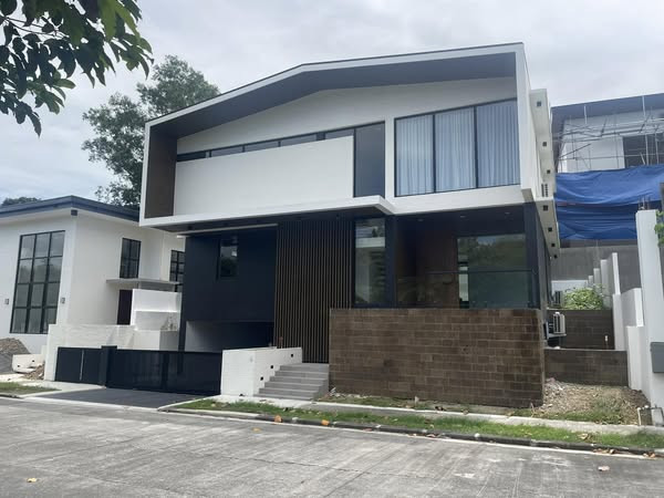 Grab this Spacious 4-Bedroom House in Lindenwood Residences photo 1