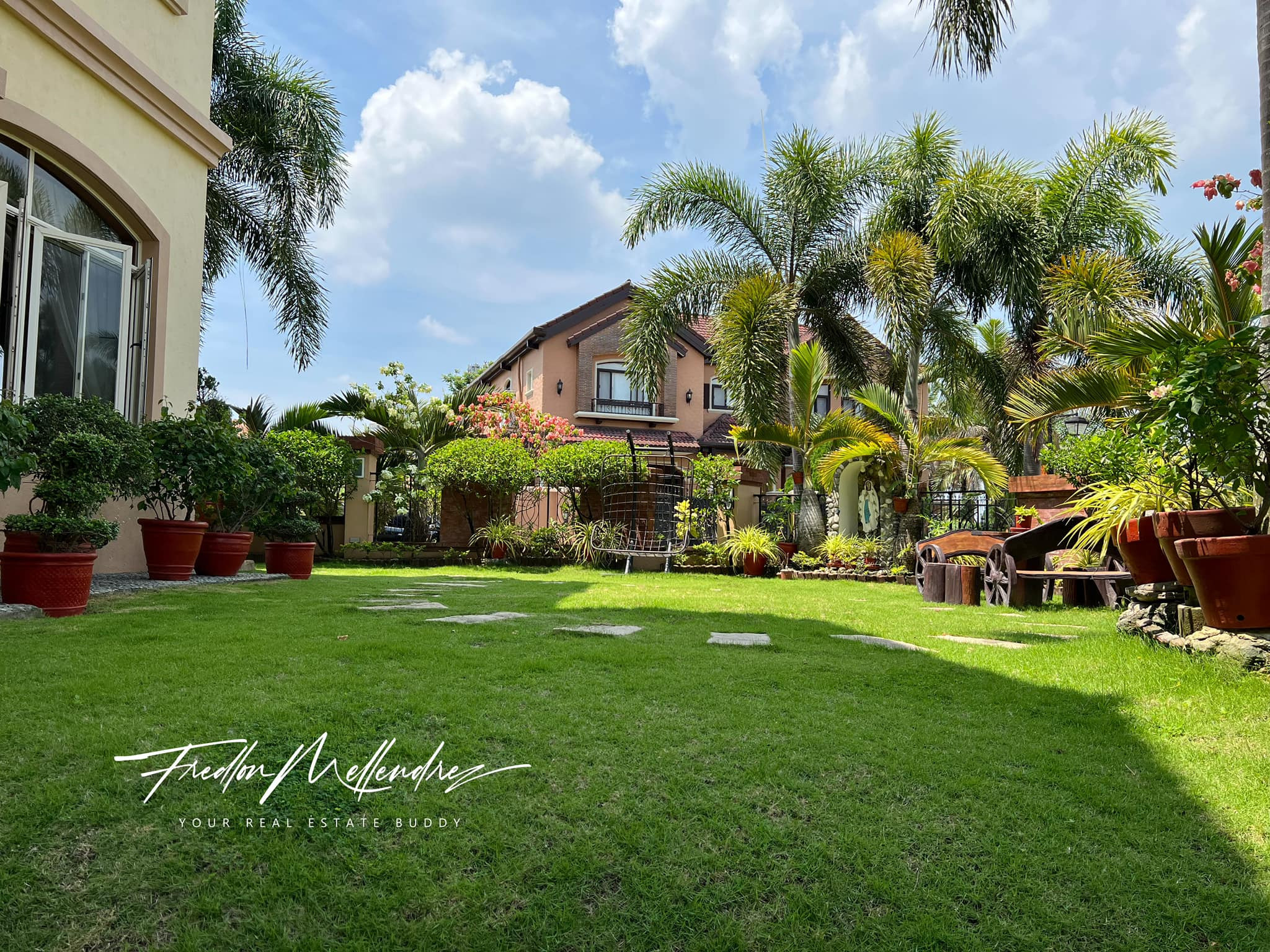 5 Bedroom House and Lot Portofino South, Las Pinas photo 3