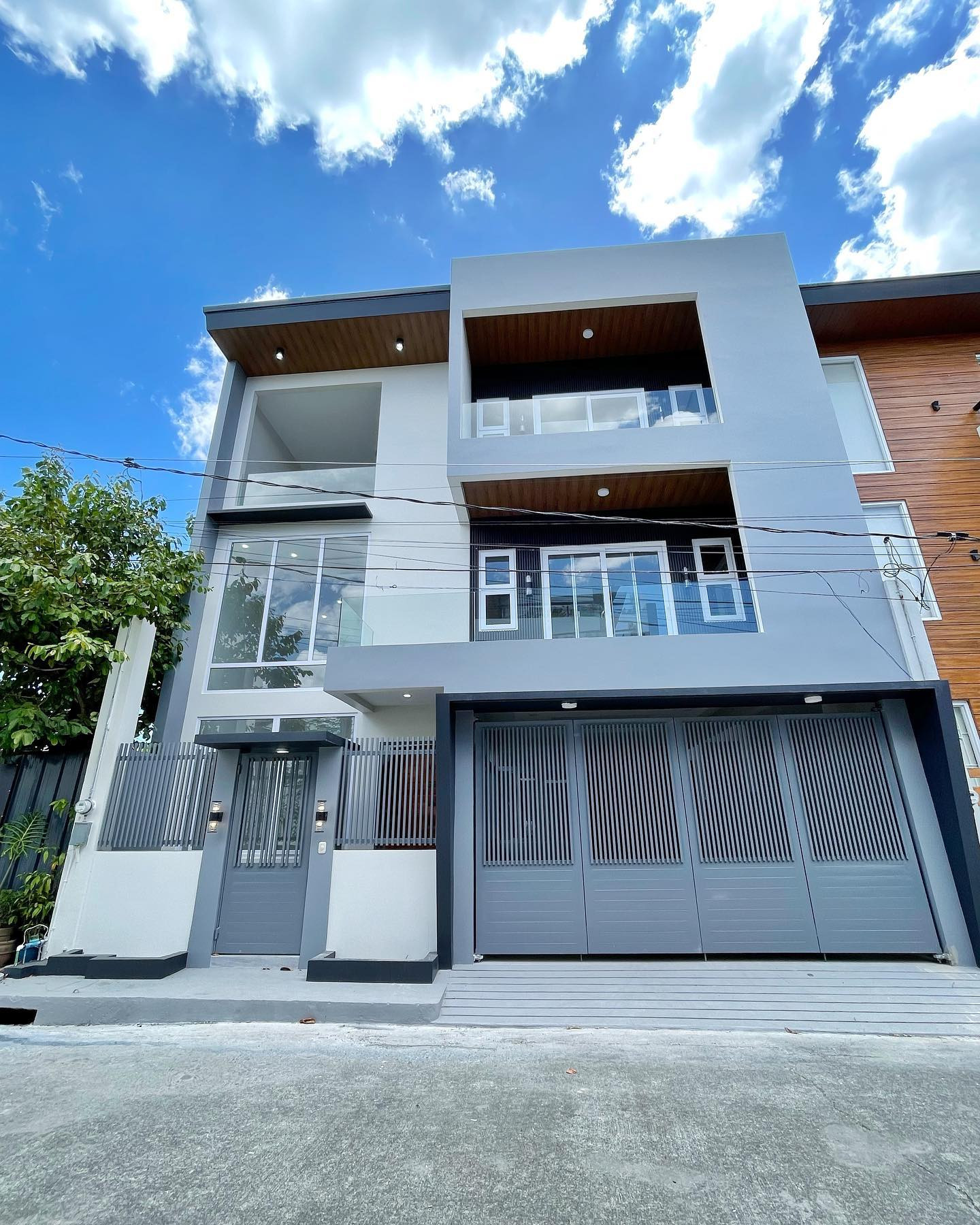 Beautiful Brand New 3-Storey House for Sale photo 1