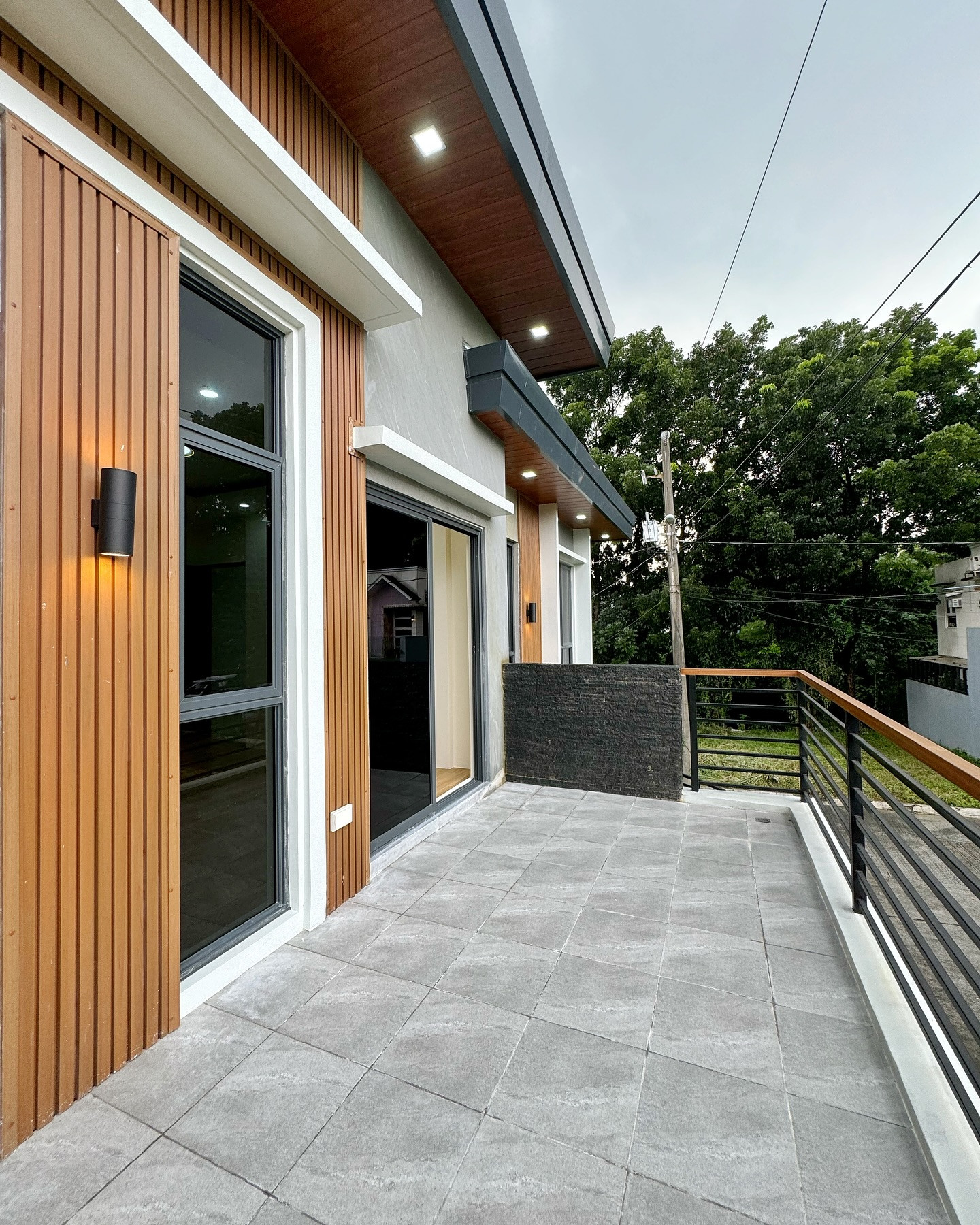 Brand New Modern Corner House for Sale photo 3