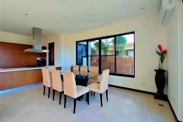 Ready For Occupancy 4 Bedroom House For Sale in Banawa Cebu photo 3