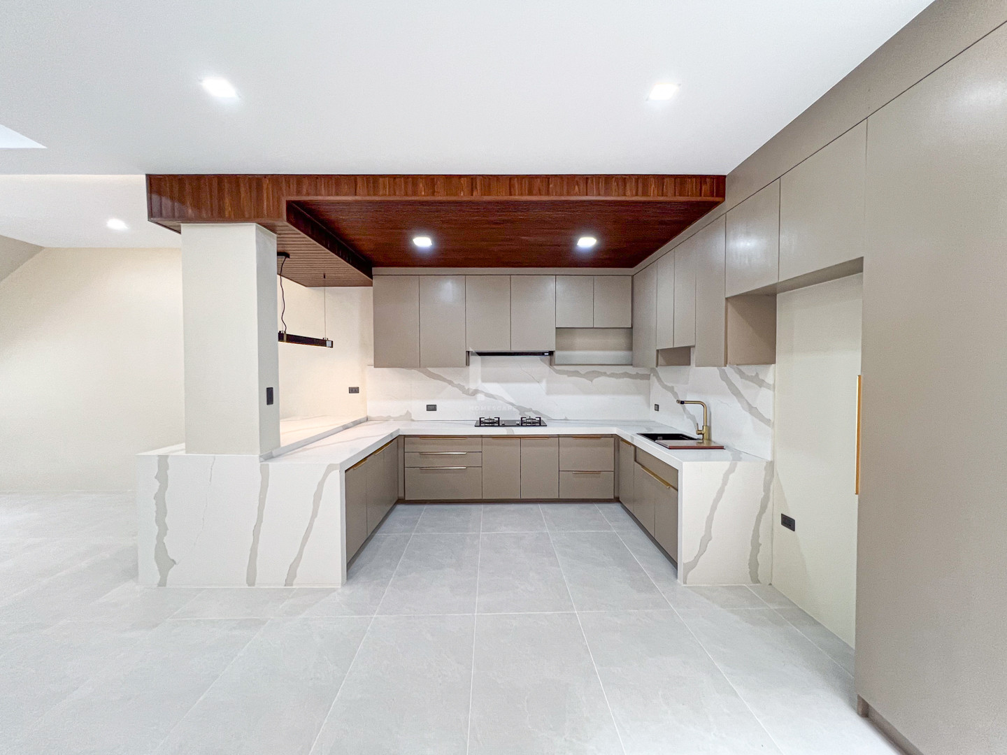 Sophisticated Modern Home with Mountain and City View For Sale photo 5