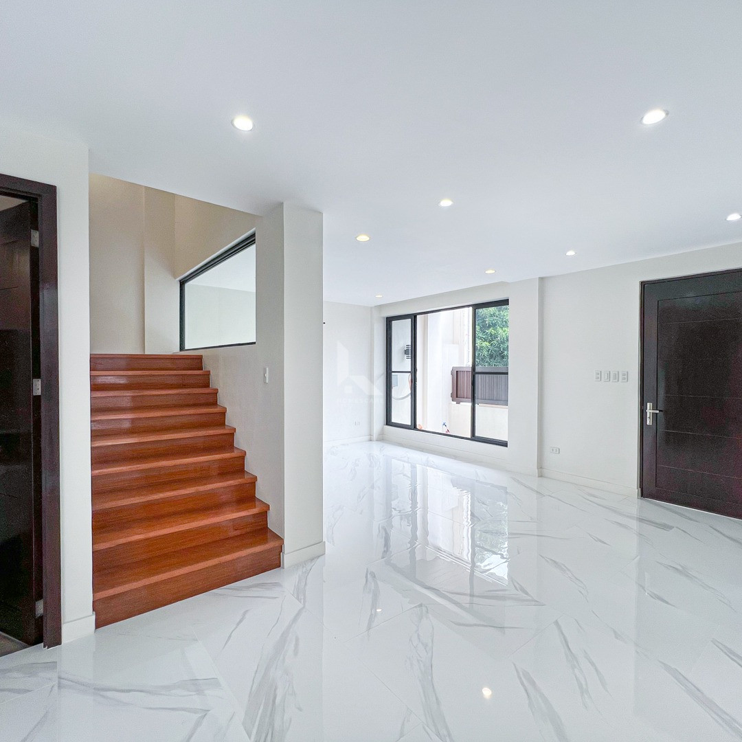 Stunning Modern Industrial House and Lot For Sale photo 3