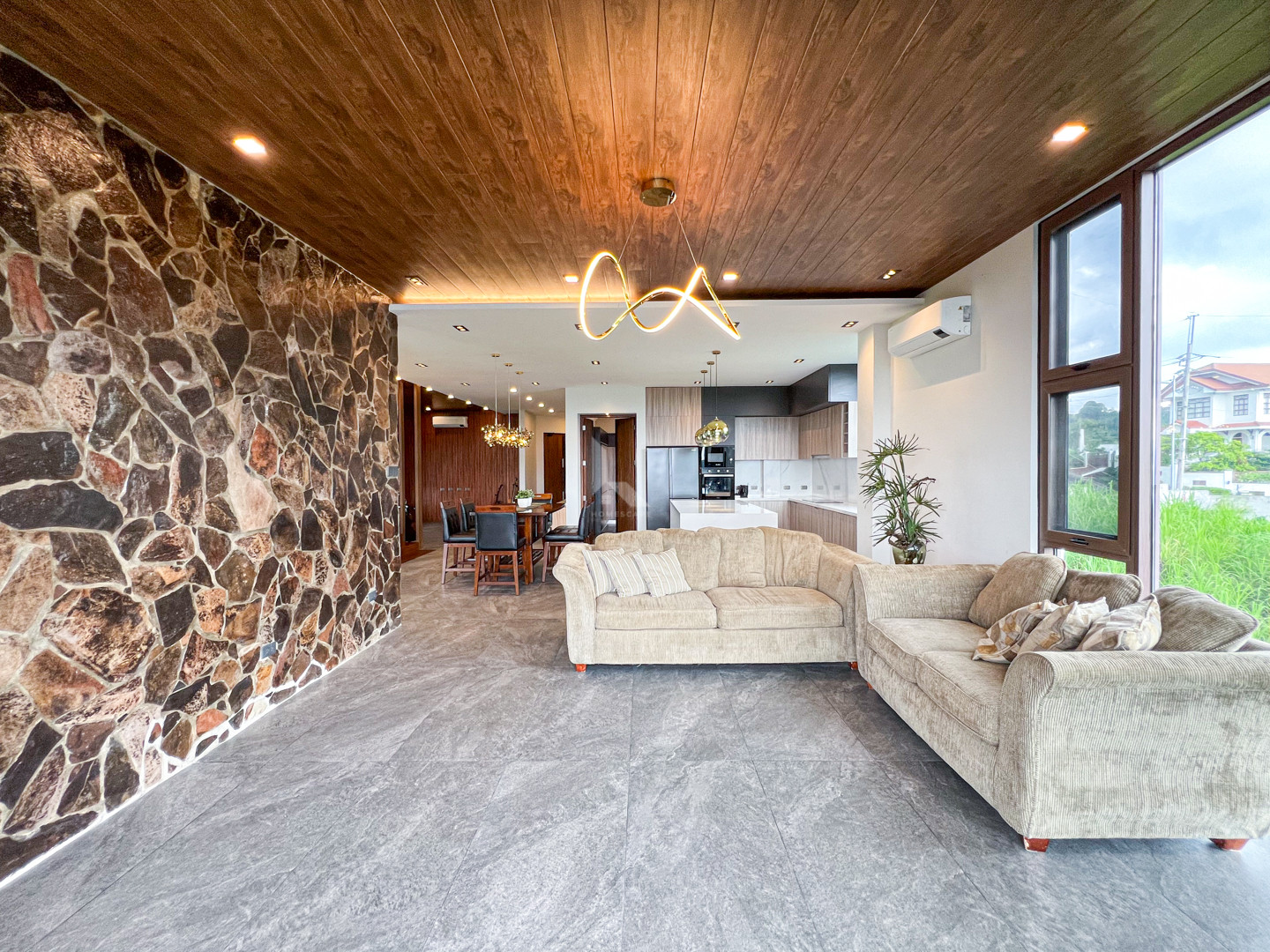 Gorgeous Modern Contemporary House and Lot For Sale photo 3