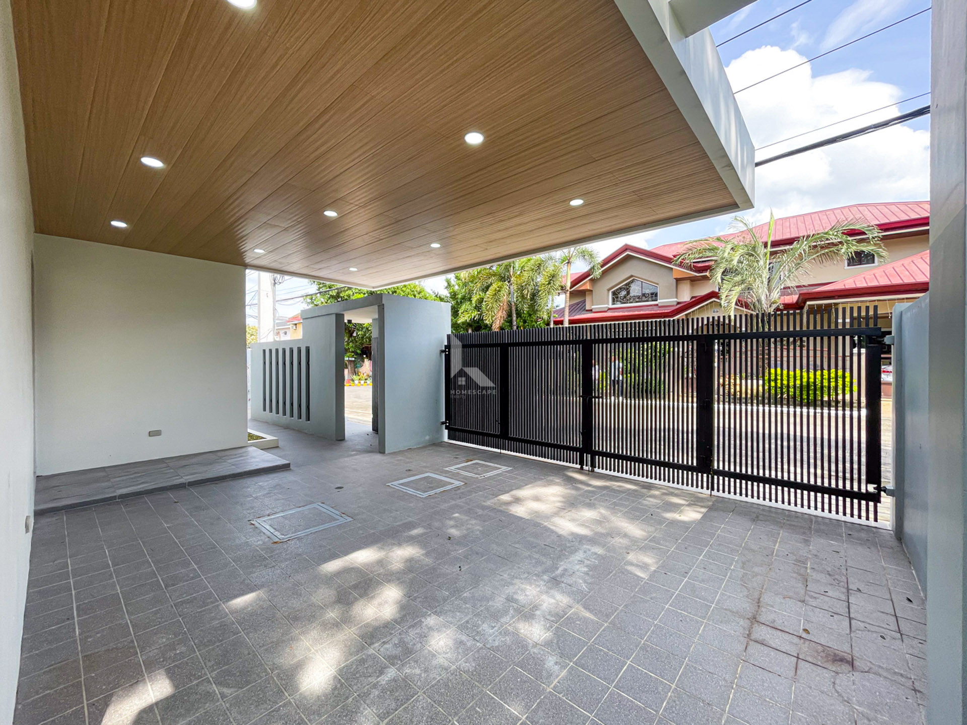 Spacious Brand New Modern Contemporary Home in Tierra Nueva Village photo 3