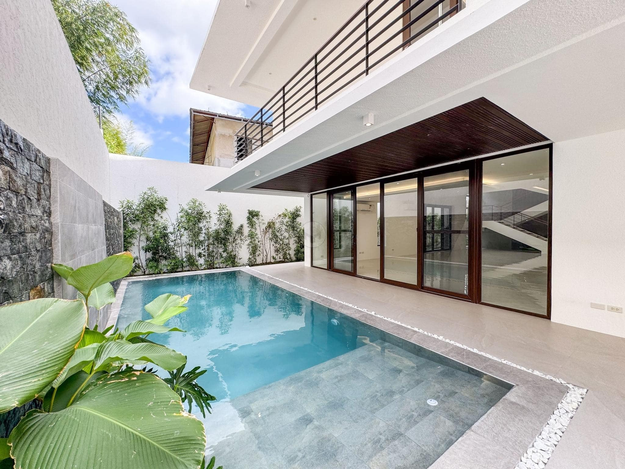 An Elegant 7 Bedroom House and Lot for Sale in Mira Nila Subdivision photo 2