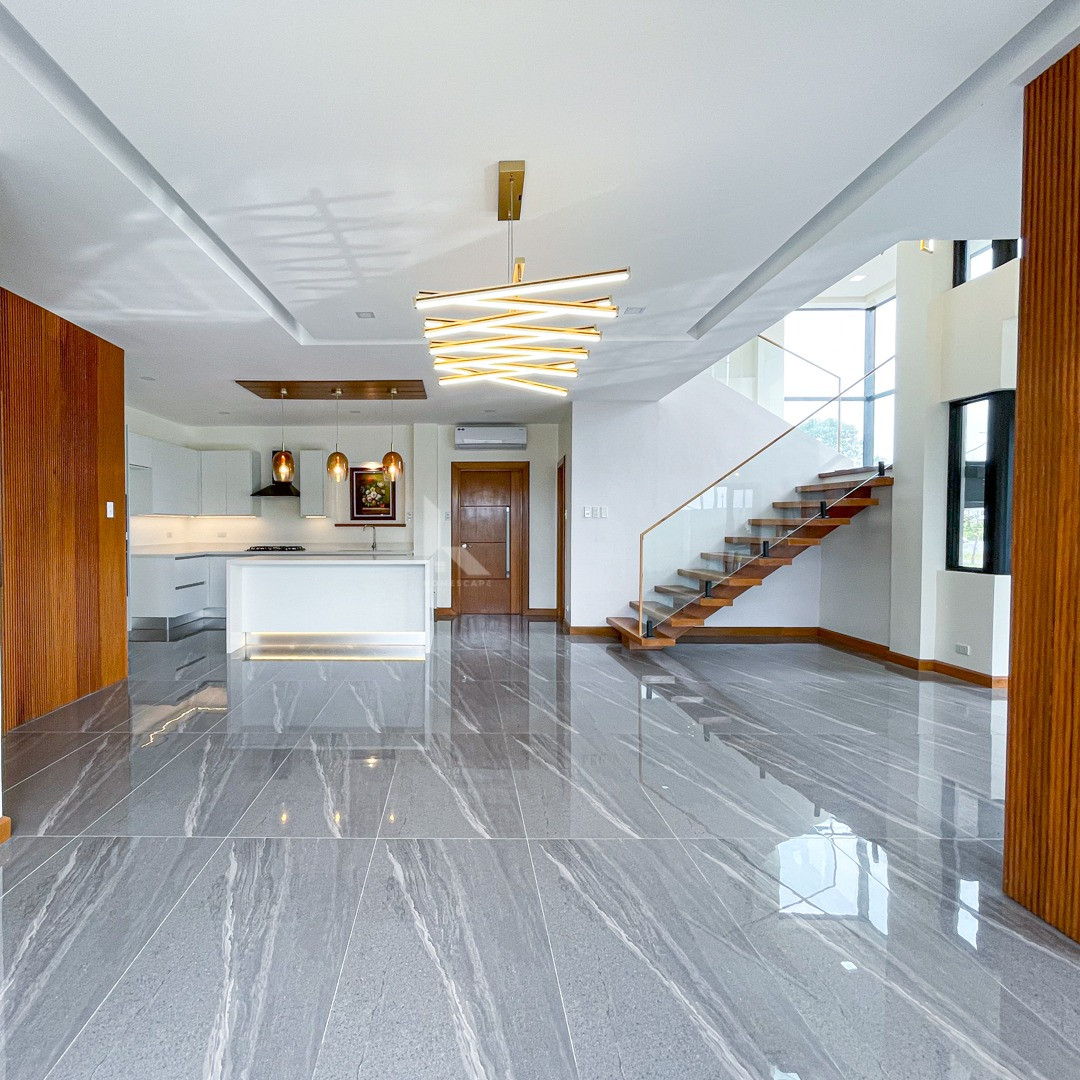 Astonishing Modern Contemporary House with Mountain Views For Sale photo 4