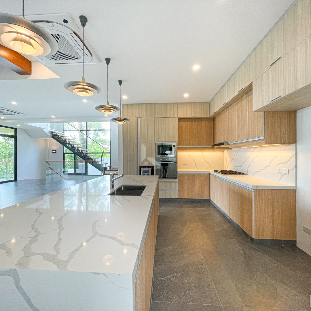 Elegant Modern Contemporary House with Elevator For Sale photo 4