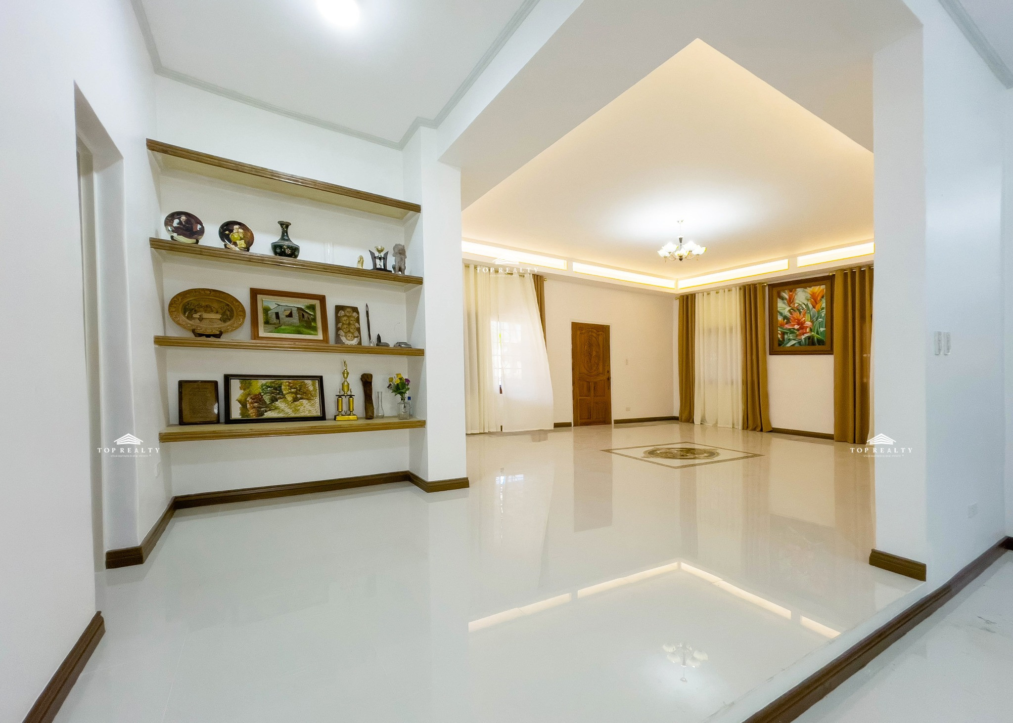 Prime Triple Corner Lot House for Sale in Foggy Heights, Tagaytay-Cavite photo 2