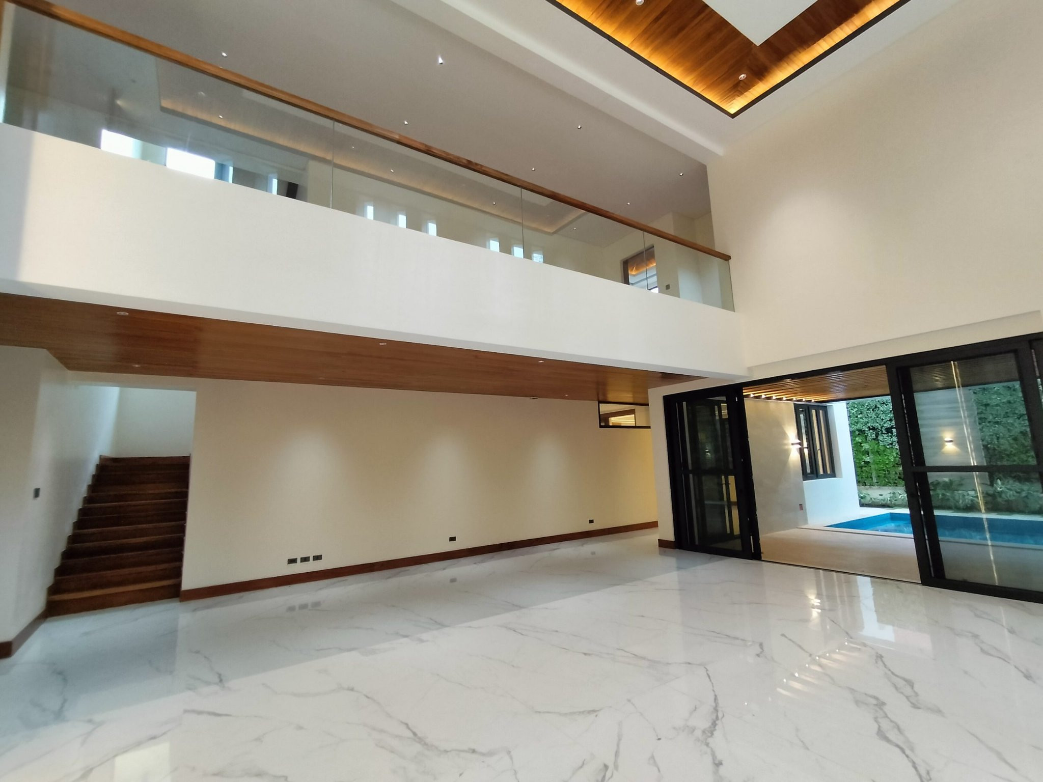 Grand Modern 3 Level Mansion in Ayala Alabang photo 2