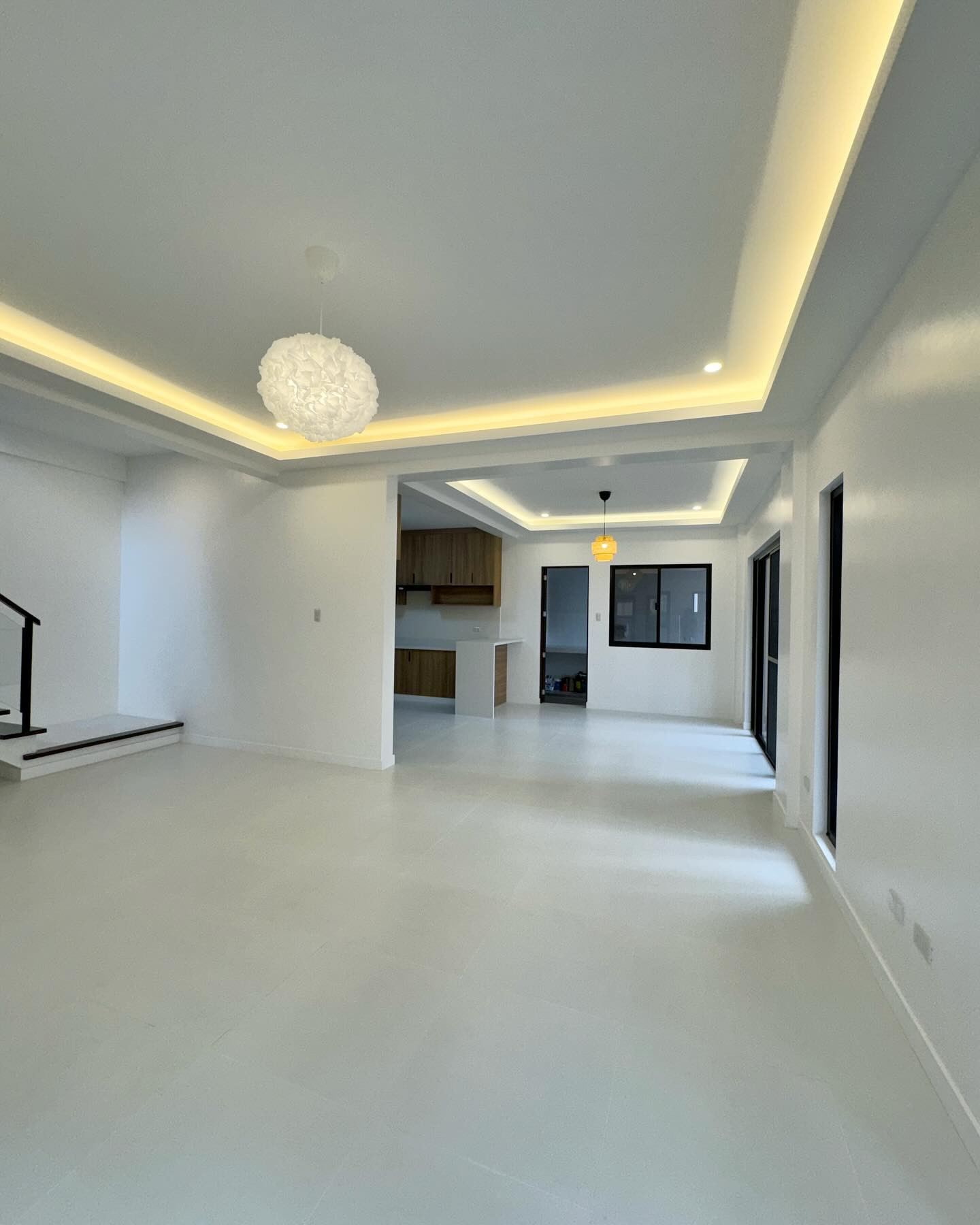 Brand New Modern House for Sale in Greenwoods Executive Village photo 3