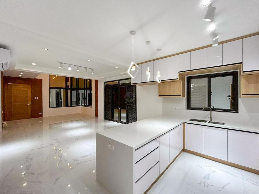 A Lovely Inviting House and Lot for Sale in Tagaytay City photo 4