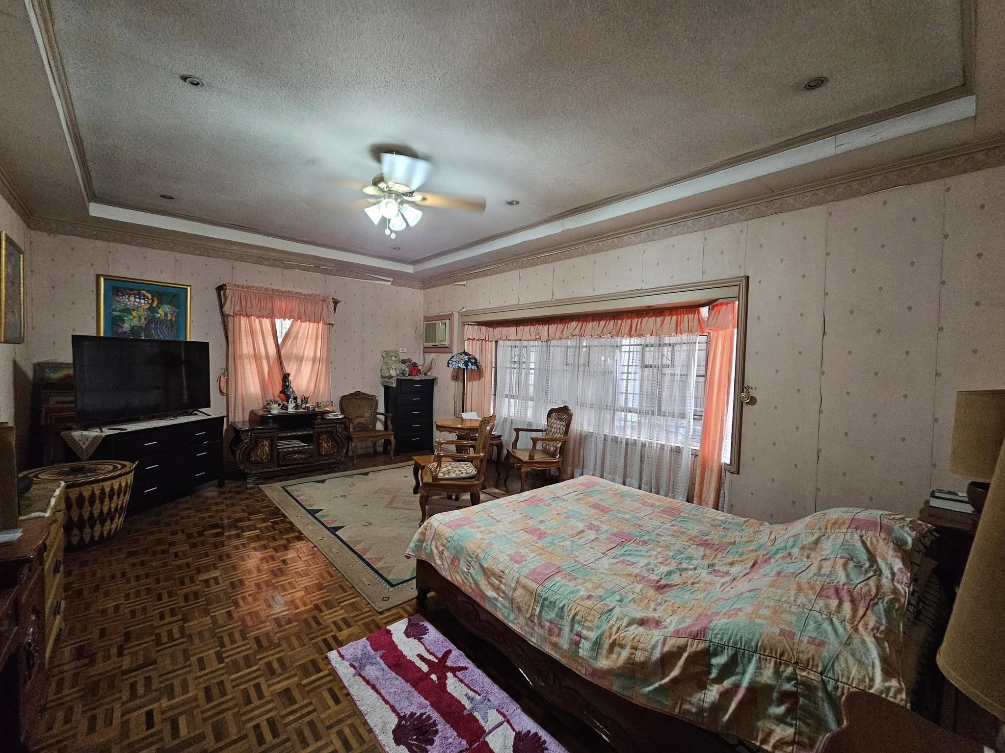 Vintage 5-Bedroom House and Lot for Sale in St. Ignatius, Quezon City photo 4