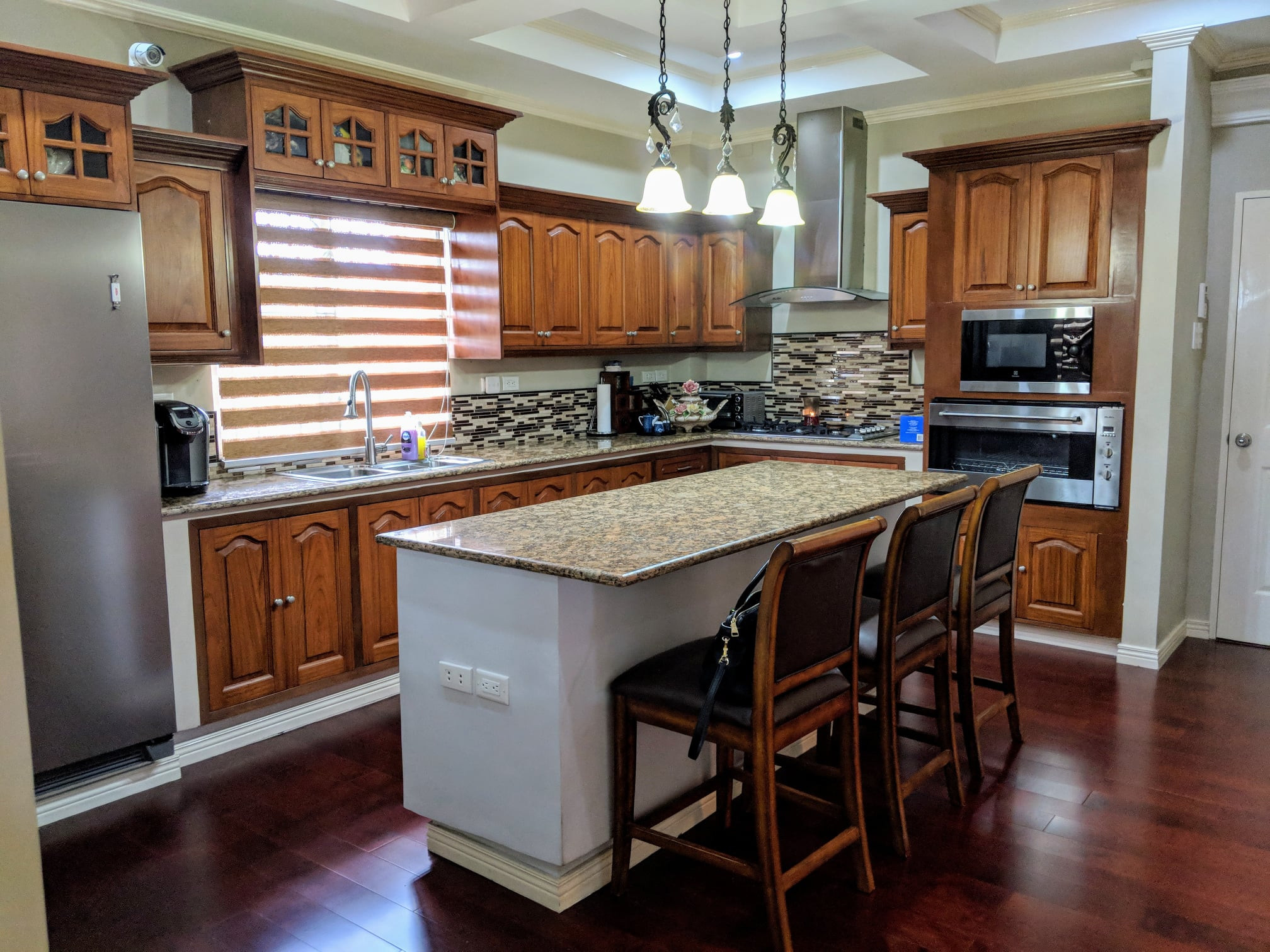 A Spectacular almost New House in Mabalacat photo 2