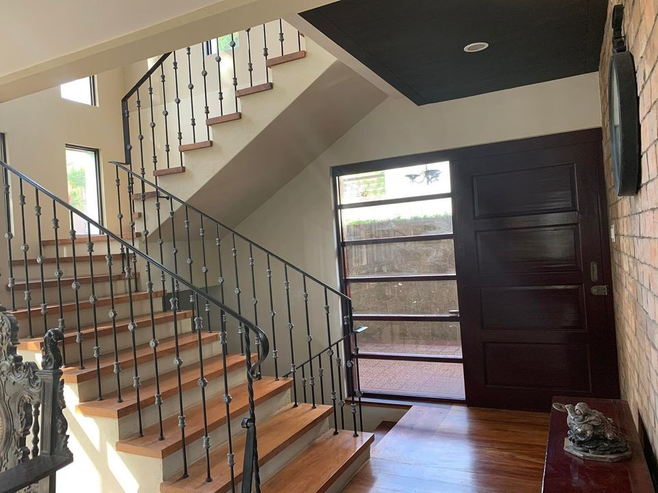 PreOwned House and Lot for Sale in Royale Tagaytay photo 3