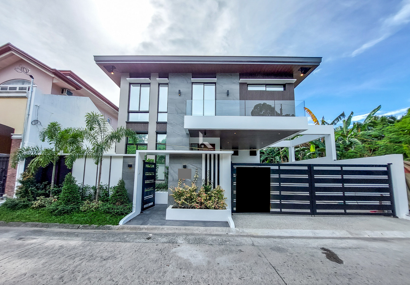 Spacious and Grand Brand New House and Lot for Sale photo 1