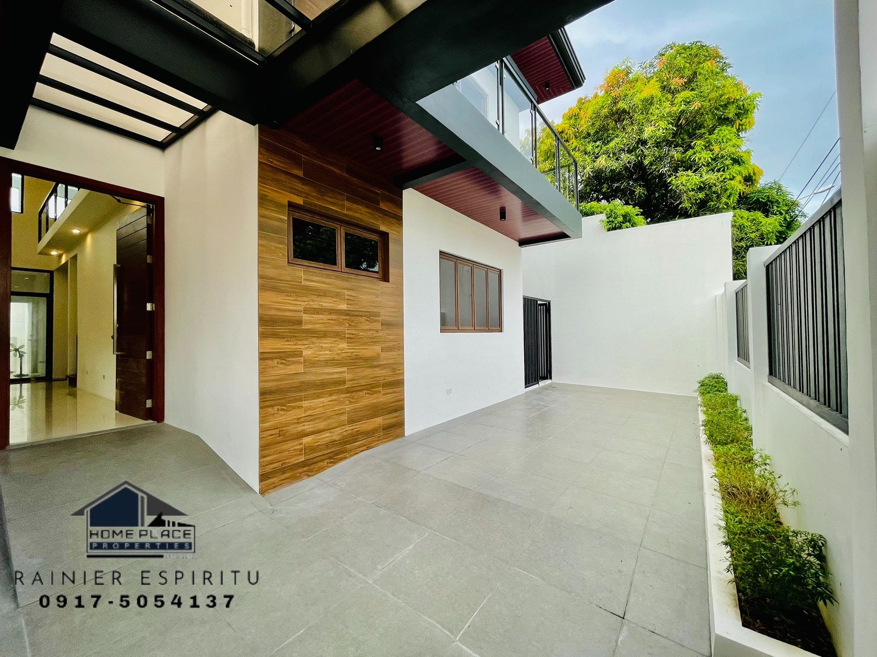 Glamorous Brand New 2Storey House and Lot for Sale photo 5
