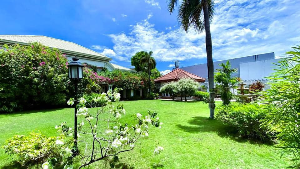 A Majestic 4 Bedroom House and Lot for Sale in Multinational Village photo 4
