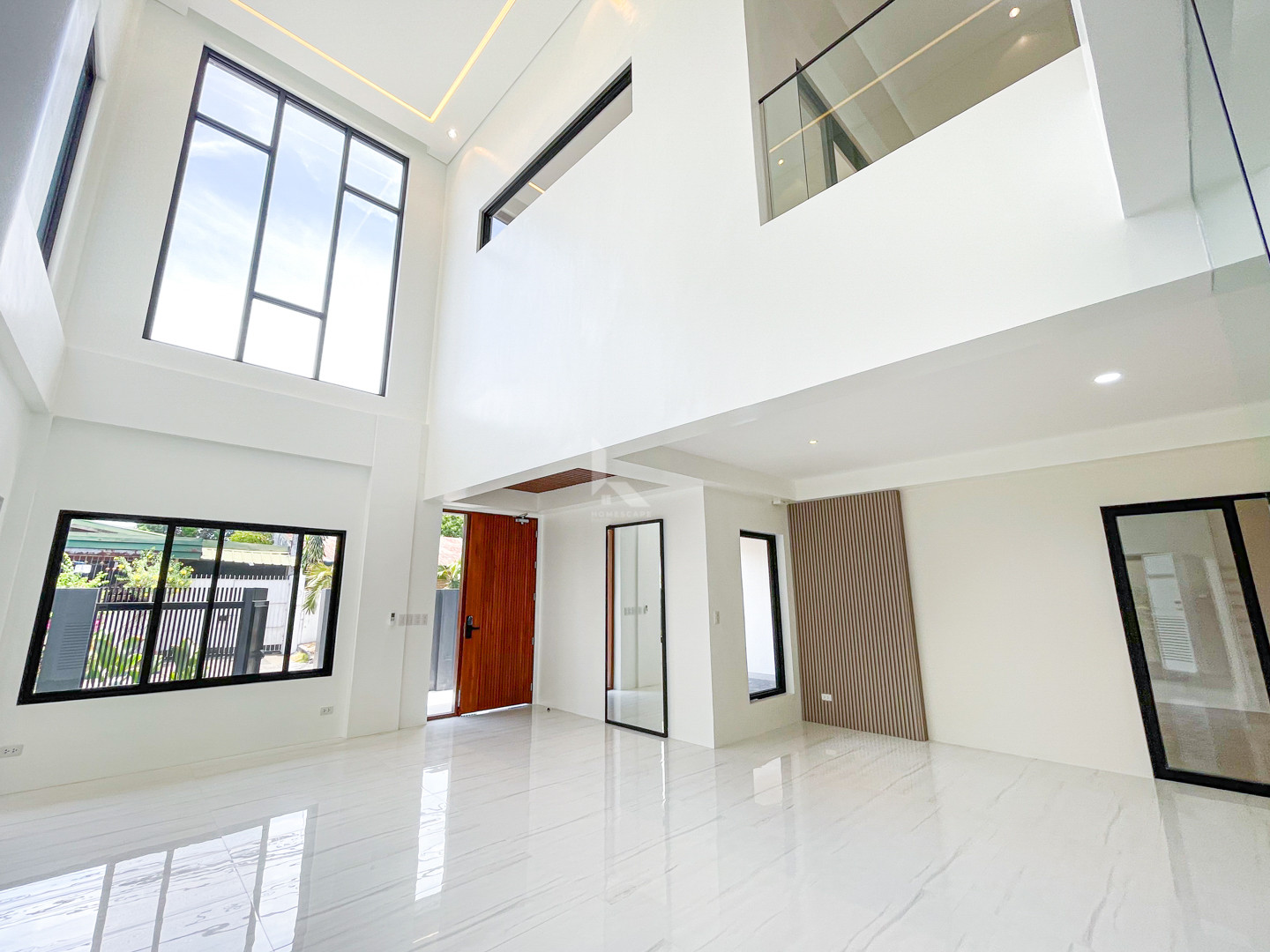 Elegant Semi-Furnished Modern Contemporary photo 3
