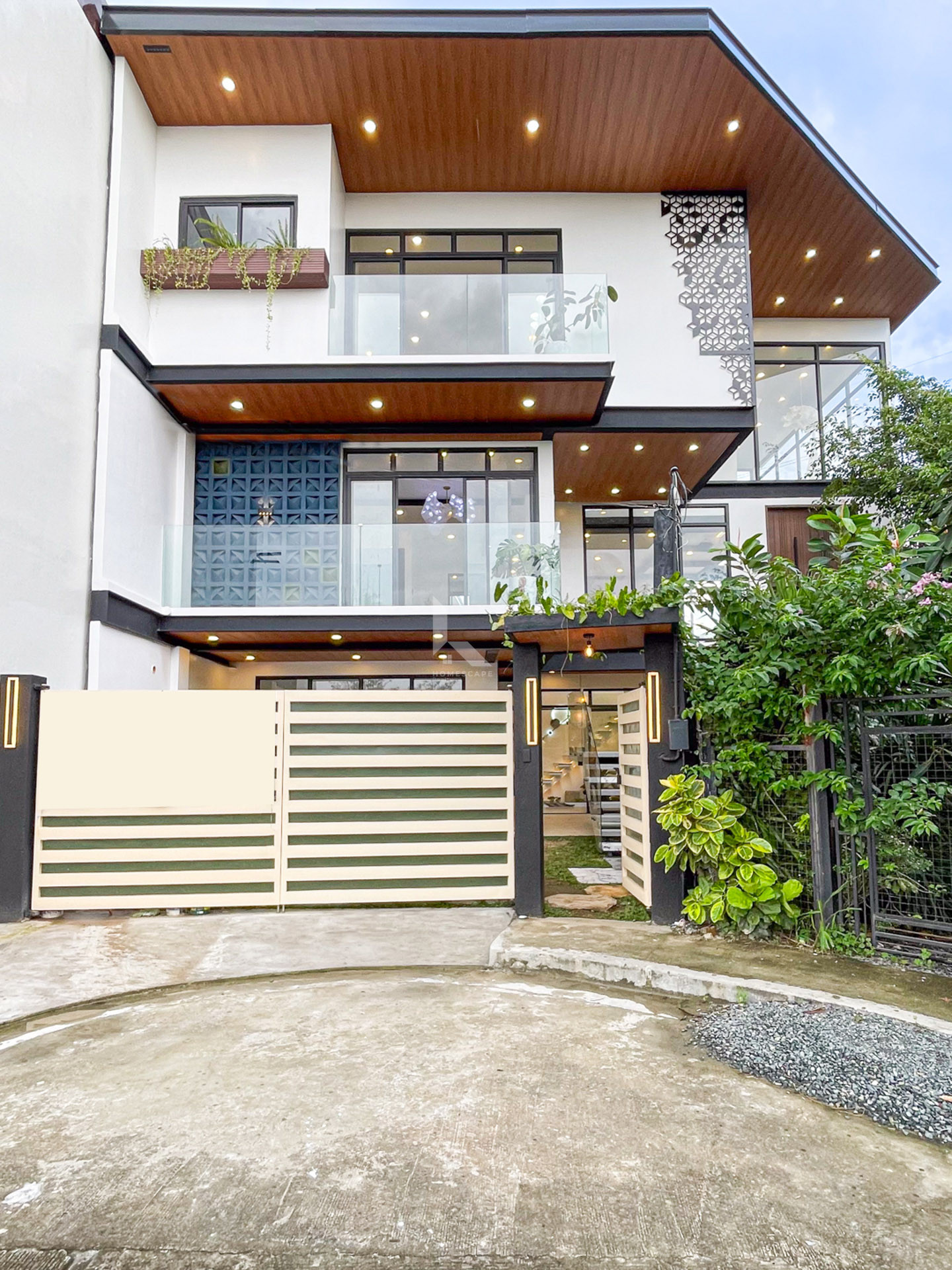 Elegant Modern Tropical House and Lot photo 1