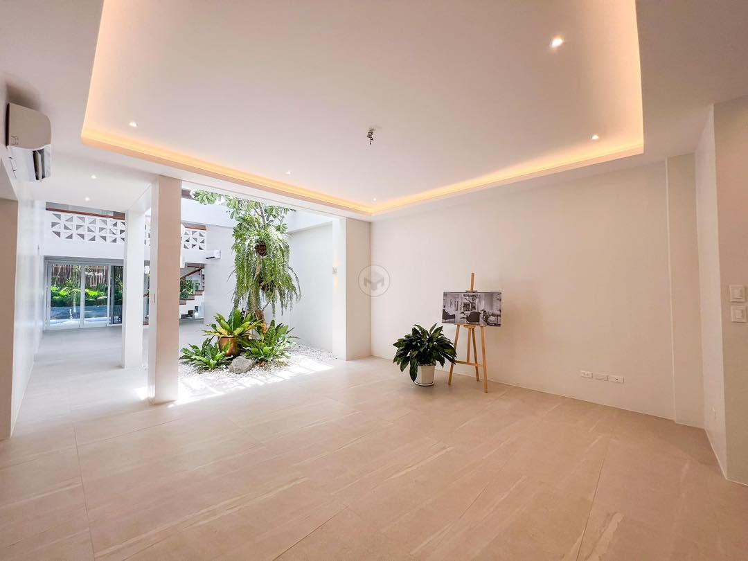 A Magnificent Dream House for Sale In Parañaque photo 3