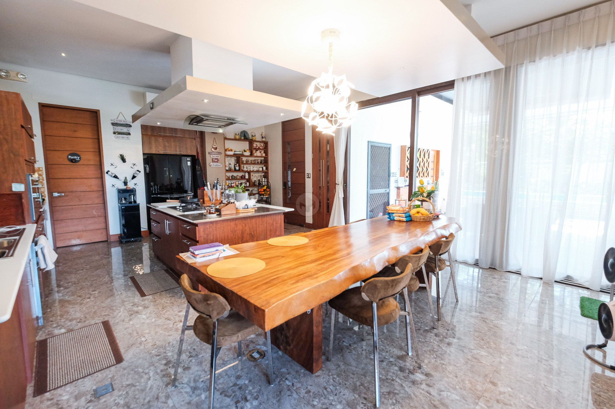 Own this Fabulous 4-Bedroom House in Manila Southwoods Estate photo 4