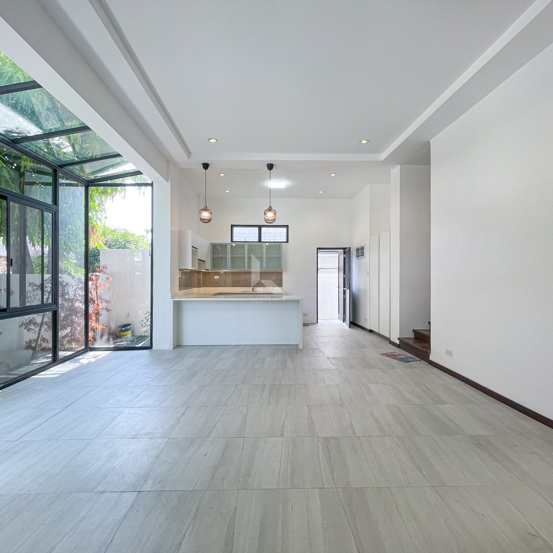 Gorgeous Brand New Modern Corner Lot House For Sale photo 5