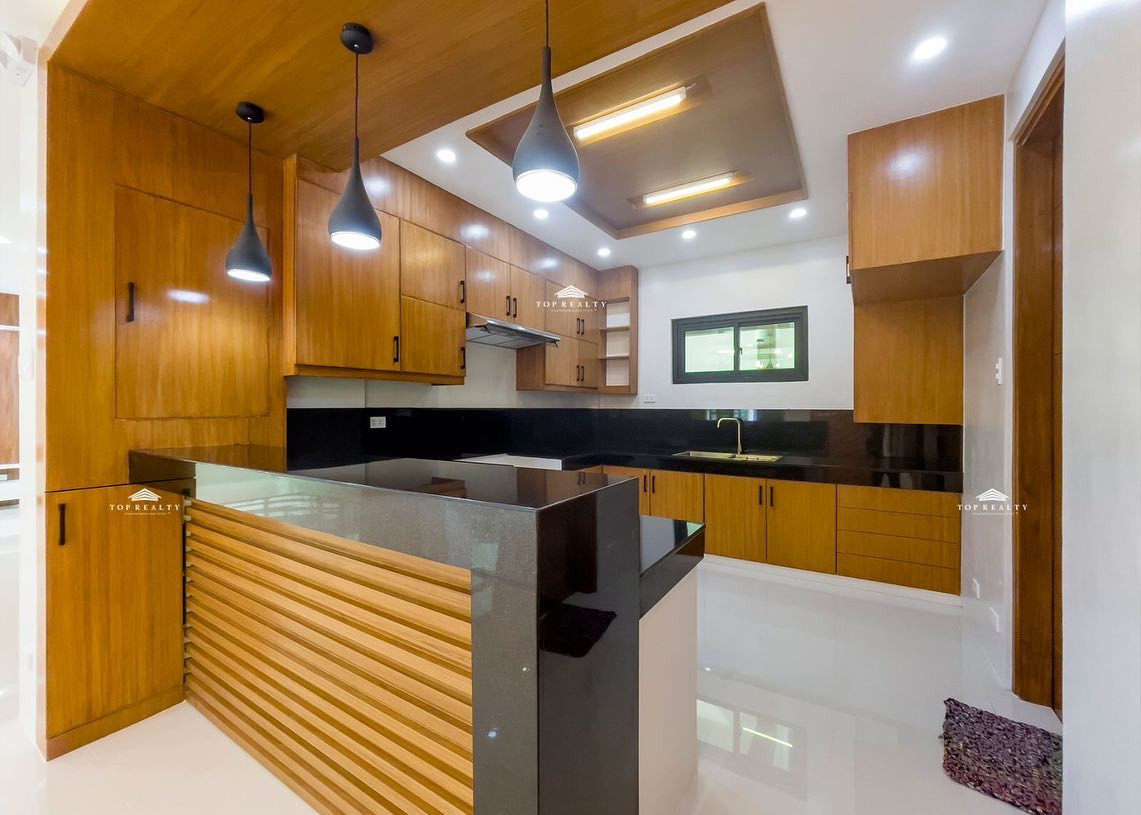 6-bedroom Brand-new House and Lot for Sale photo 4