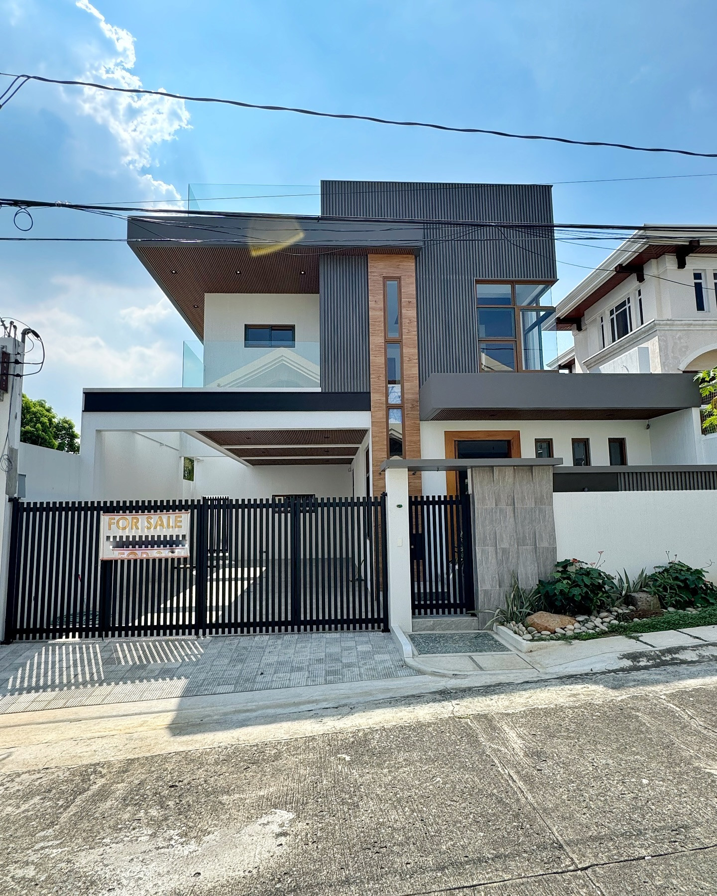 Brand New 3-Storey Modern Contemporary House for Sale photo 1