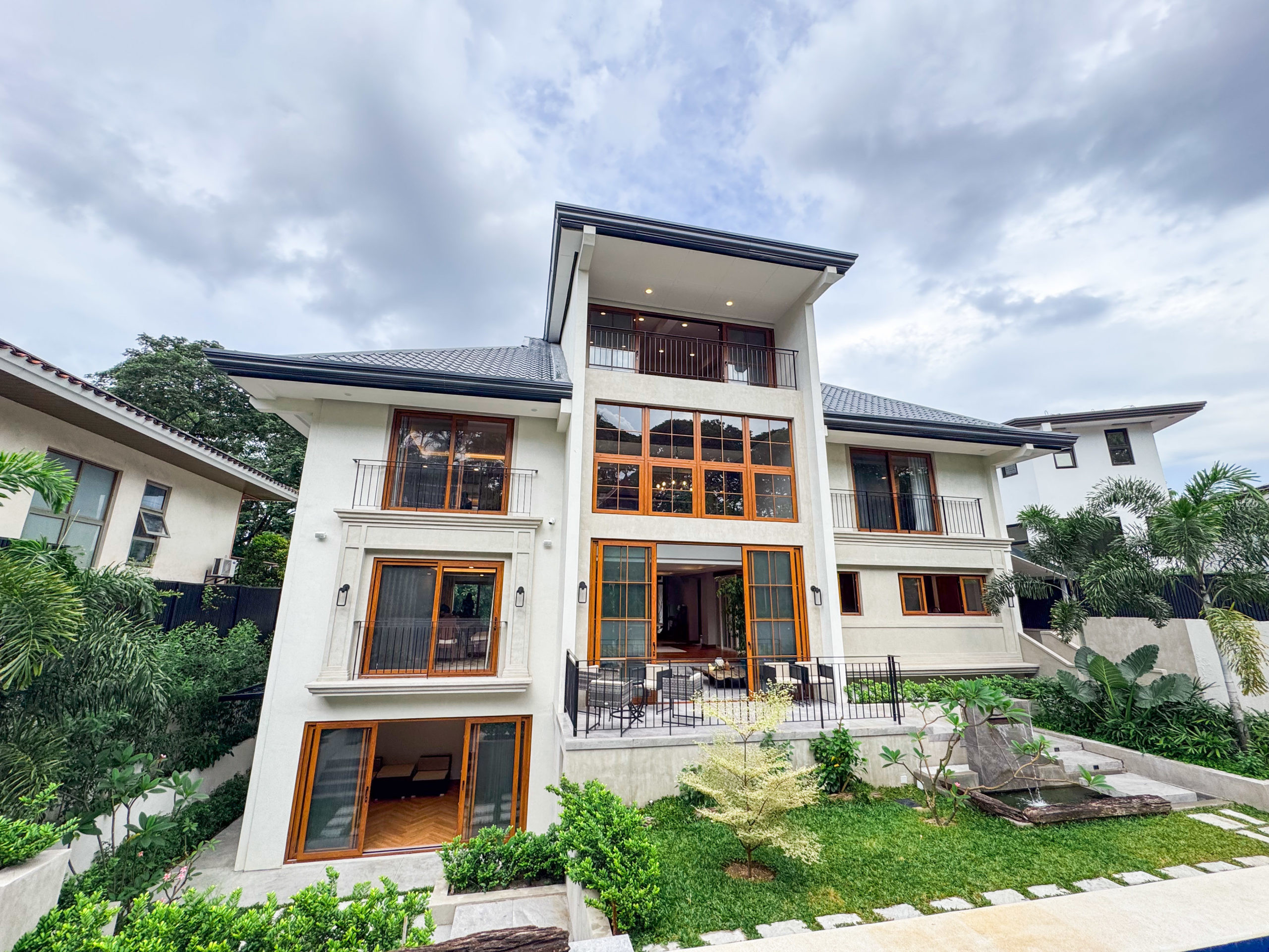 Own this 4-Storey Contemporary House in LGV photo 2