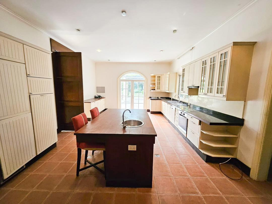 A Spectacular Spacious Family Home for Sale in Ayala Alabang photo 5