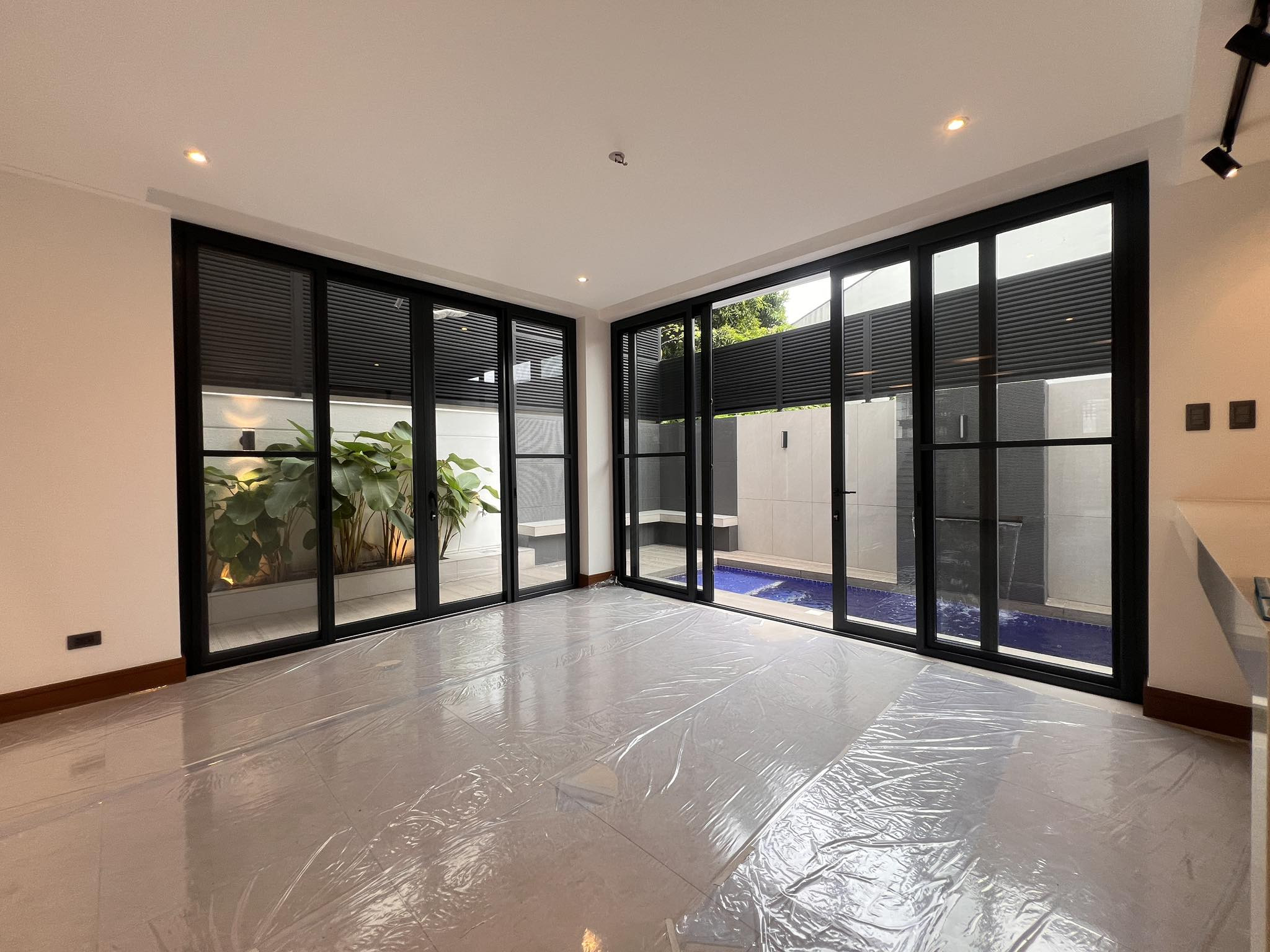 Magnificent 4-Bedroom House and Lot for Sale photo 3