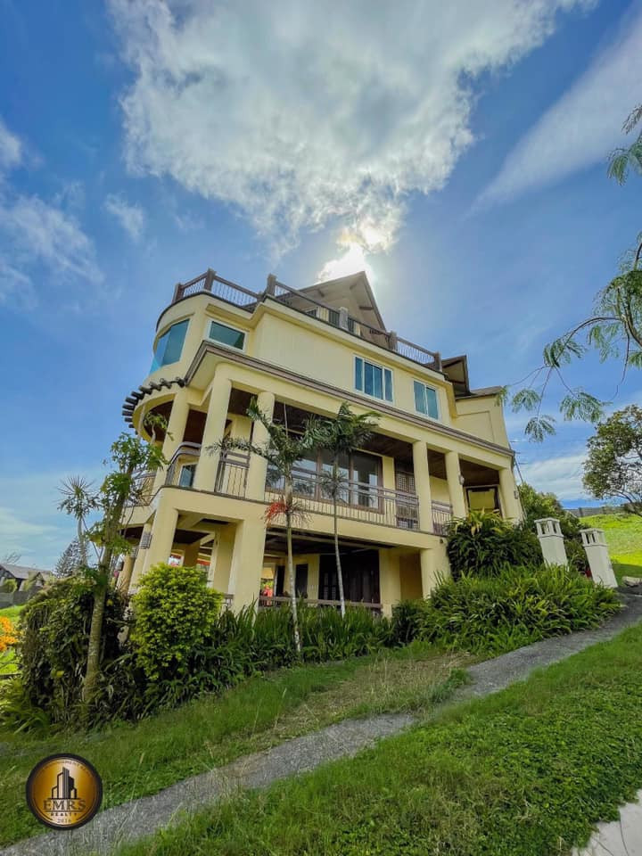 Taal House and Lot for Sale at Canyonwoods Tagaytay photo 2