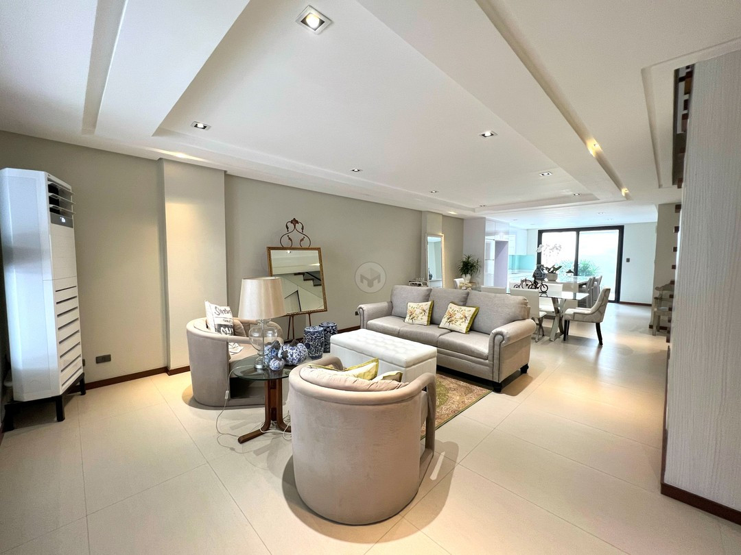 Enchanting Townhouse for Sale across Arca South photo 2