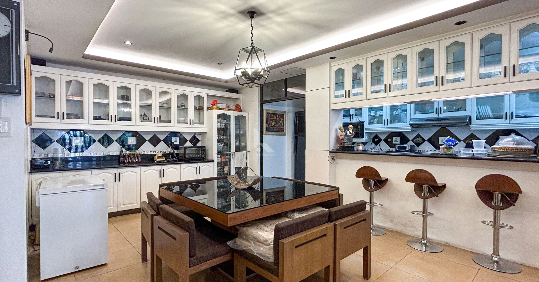 Spacious House and Lot For Sale in Town and Country Executive Village photo 3
