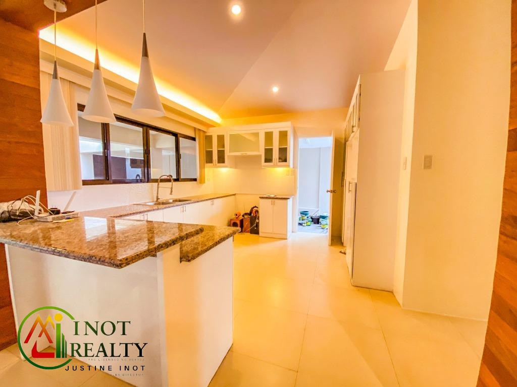 Brand New Luxury Home in Bf Almanza Las Pinas Near Sm Southmall photo 4