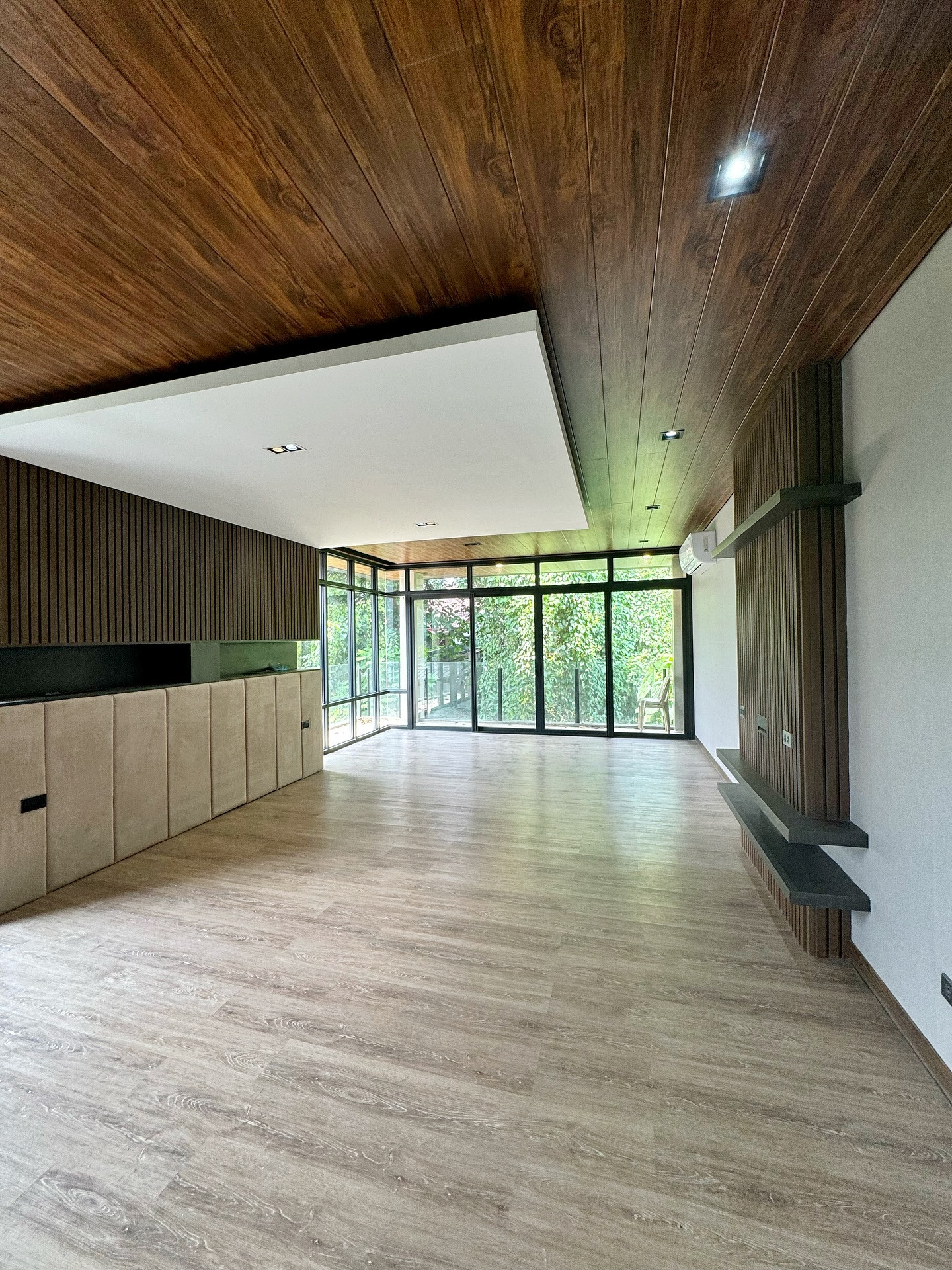 Modern  Massive Industrial House for Sale with Theatre Room and Swimming Pool photo 4