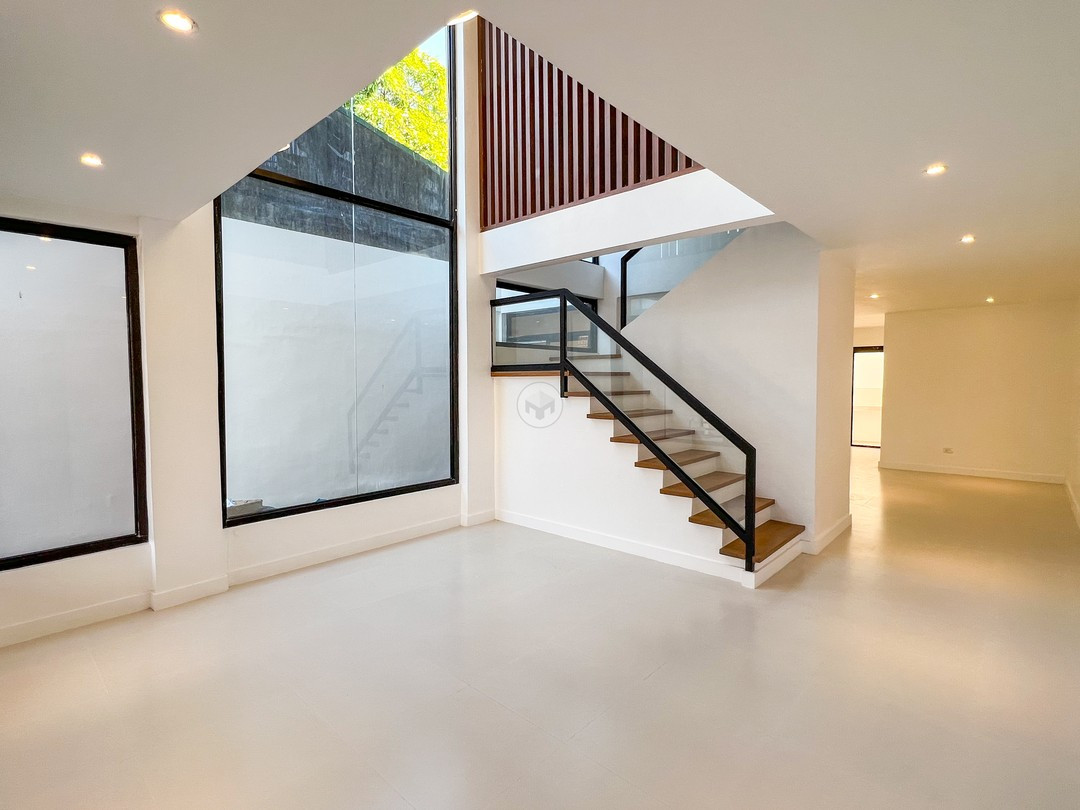 Experience Comfort & Style in this House for Sale in BF Homes, Las Pinas photo 3