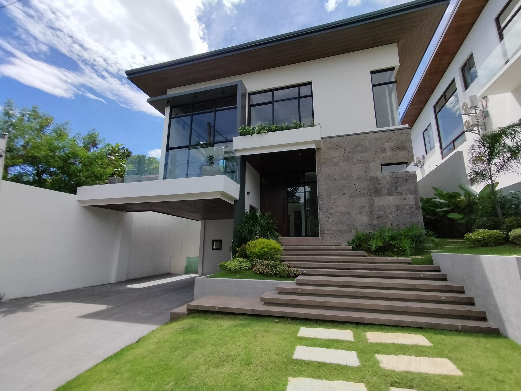 Luxurious Brand New Modern House in Alabang For Sale photo 1
