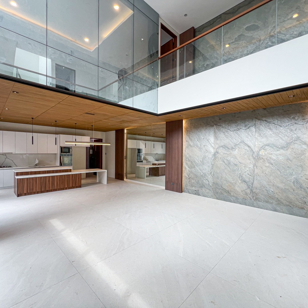 Sophisticated Modern Duplex For Sale in Congressional Subdivision photo 2