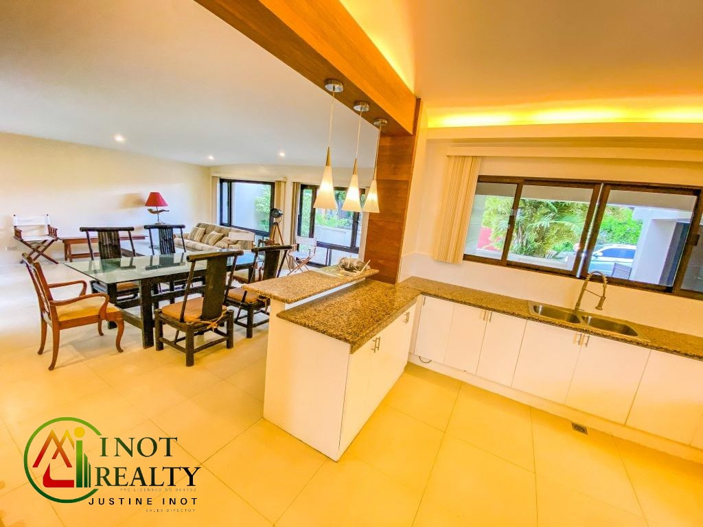Brand New Luxury Home in Bf Almanza Las Pinas Near Sm Southmall photo 2
