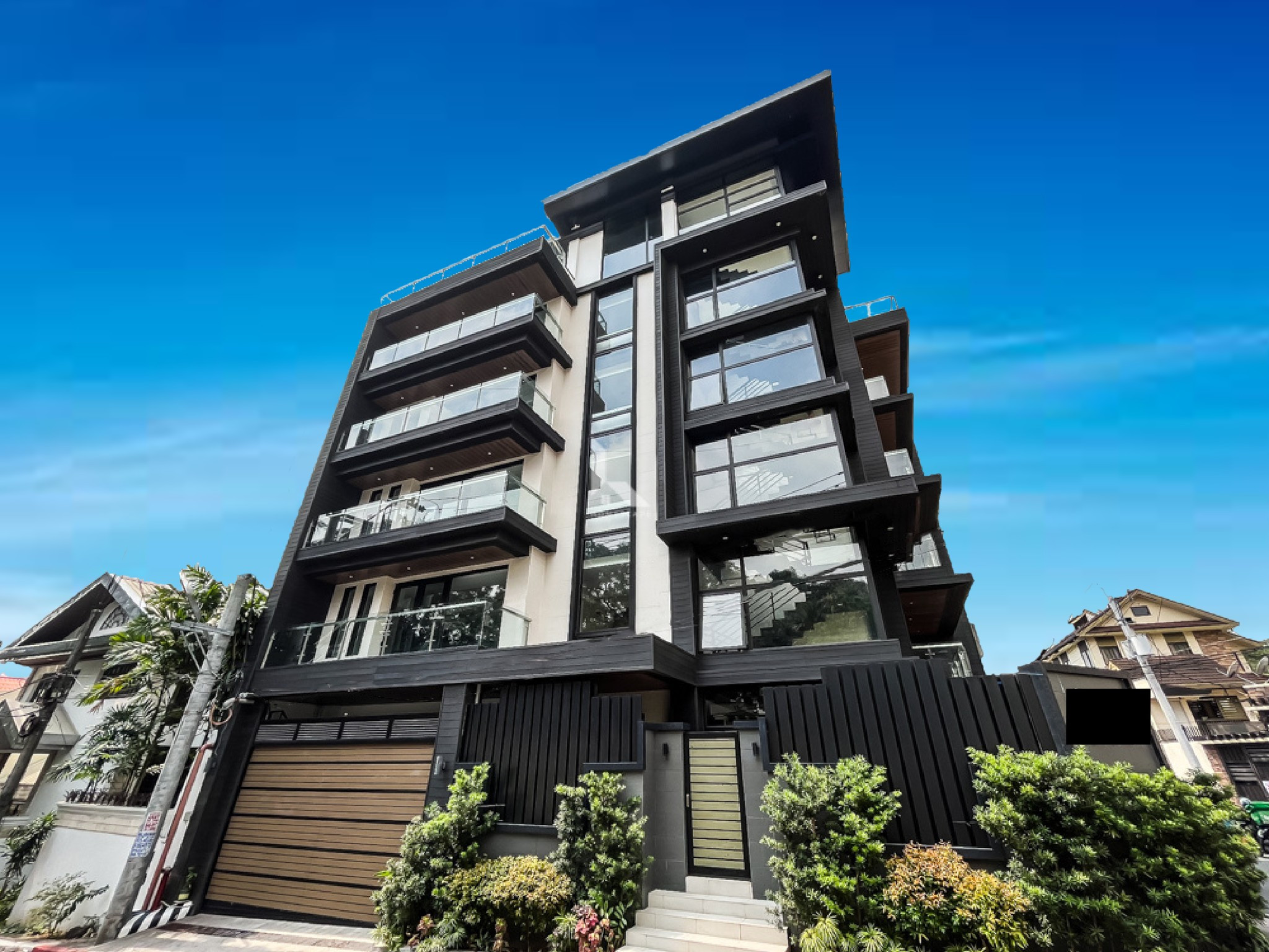 Grand Brand New 5-Storey Corner Building For Sale in Maytunas photo 1