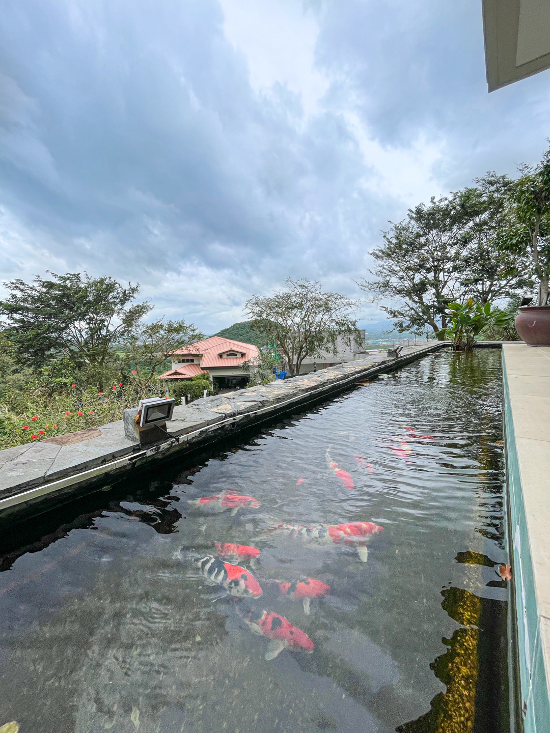 Prime Corner House and Lot with Breathtaking photo 3