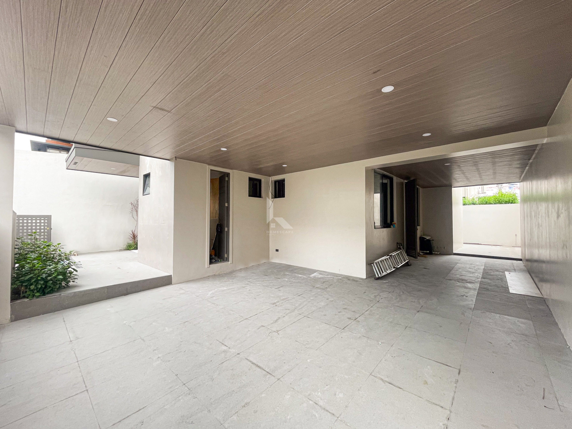 Classic Modern Contemporary House and Lot in BF Homes photo 2