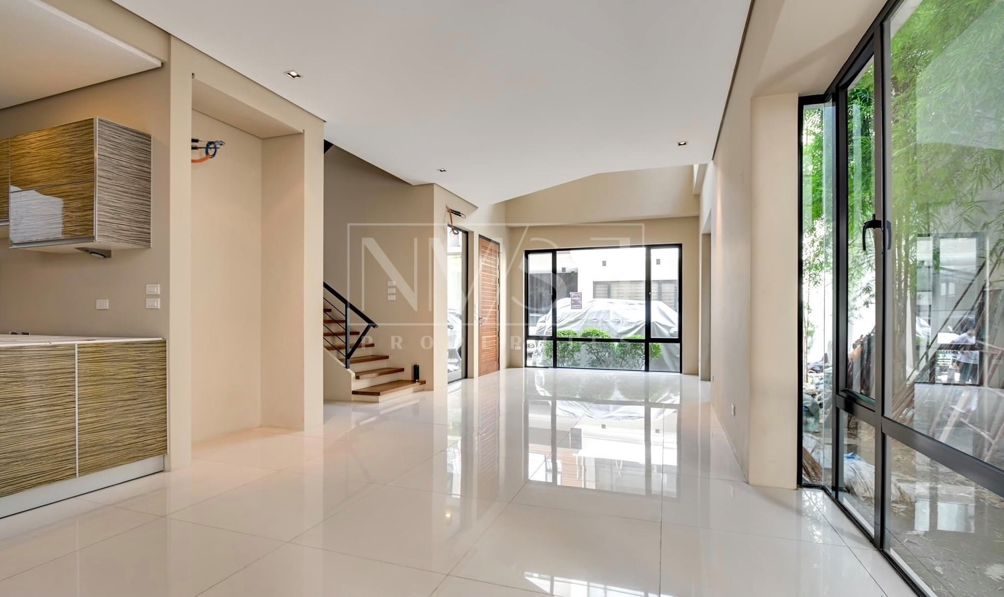 Elegant Spacious Residence photo 3