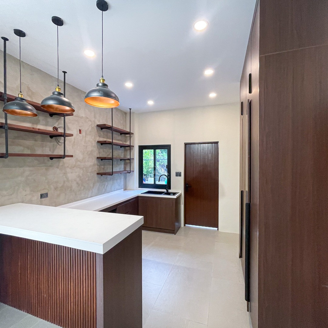 Stylish Modern Industrial in Ayala Alabang Village, Muntinlupa City photo 4