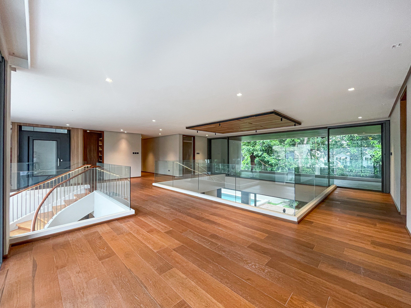 Luxurious Modern Tropical House and Lot in Ayala Alabang Village photo 5