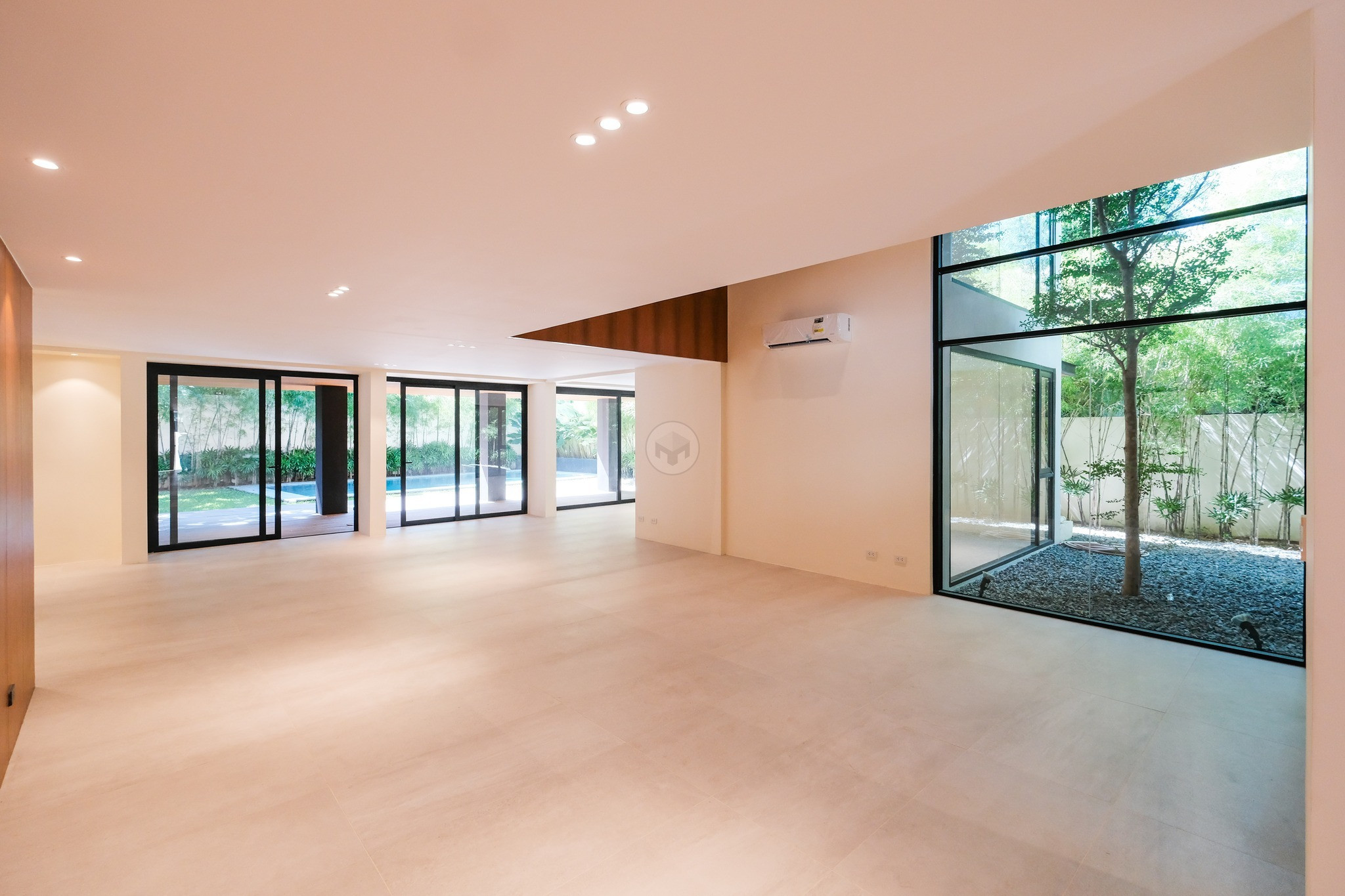 Ultramodern 5-Bedroom House for Sale photo 5